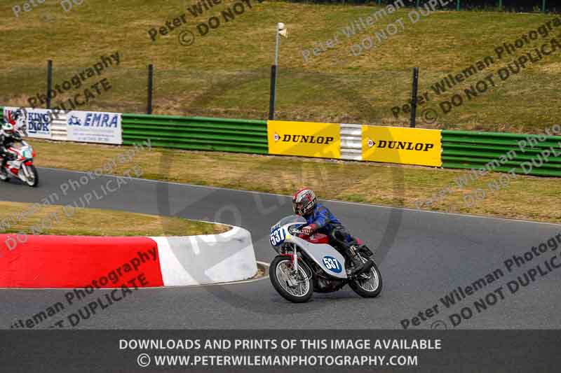Vintage motorcycle club;eventdigitalimages;mallory park;mallory park trackday photographs;no limits trackdays;peter wileman photography;trackday digital images;trackday photos;vmcc festival 1000 bikes photographs